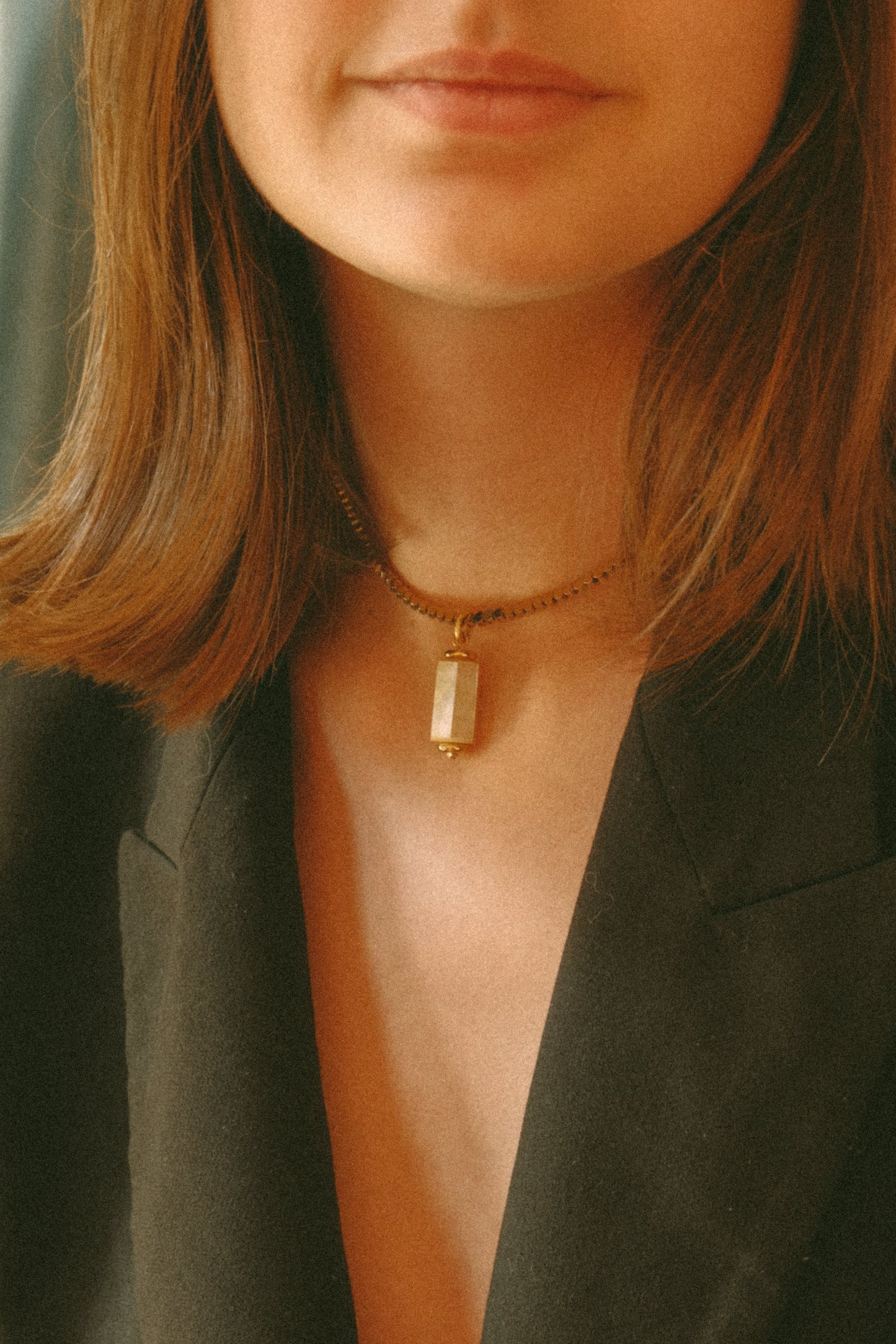 Collier Amulette Socool Pyla, bijou fantaisie vintage avec perles et métal doré