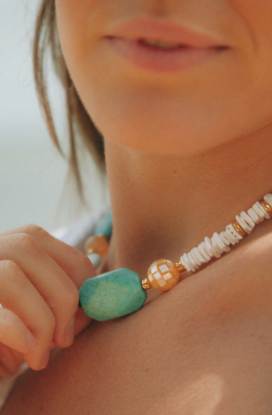 Collier Blue Lagoon Socool, bijou fantaisie bohème avec pierres vintage et perles de coquillage fait main Arcachon