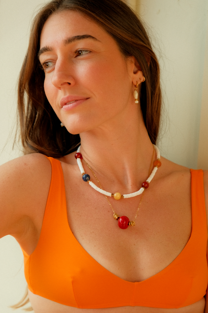 Découvrez le Collier Costa Brava Socool : bijou fantaisie bohème en perles de coquillage et vintage, fait main à Arcachon. Livraison rapide.