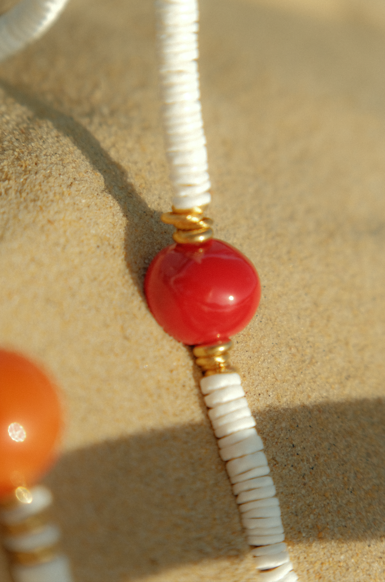 Collier Hula Socool, bijou fantaisie estival en perles colorées et blanches fait main Arcachon